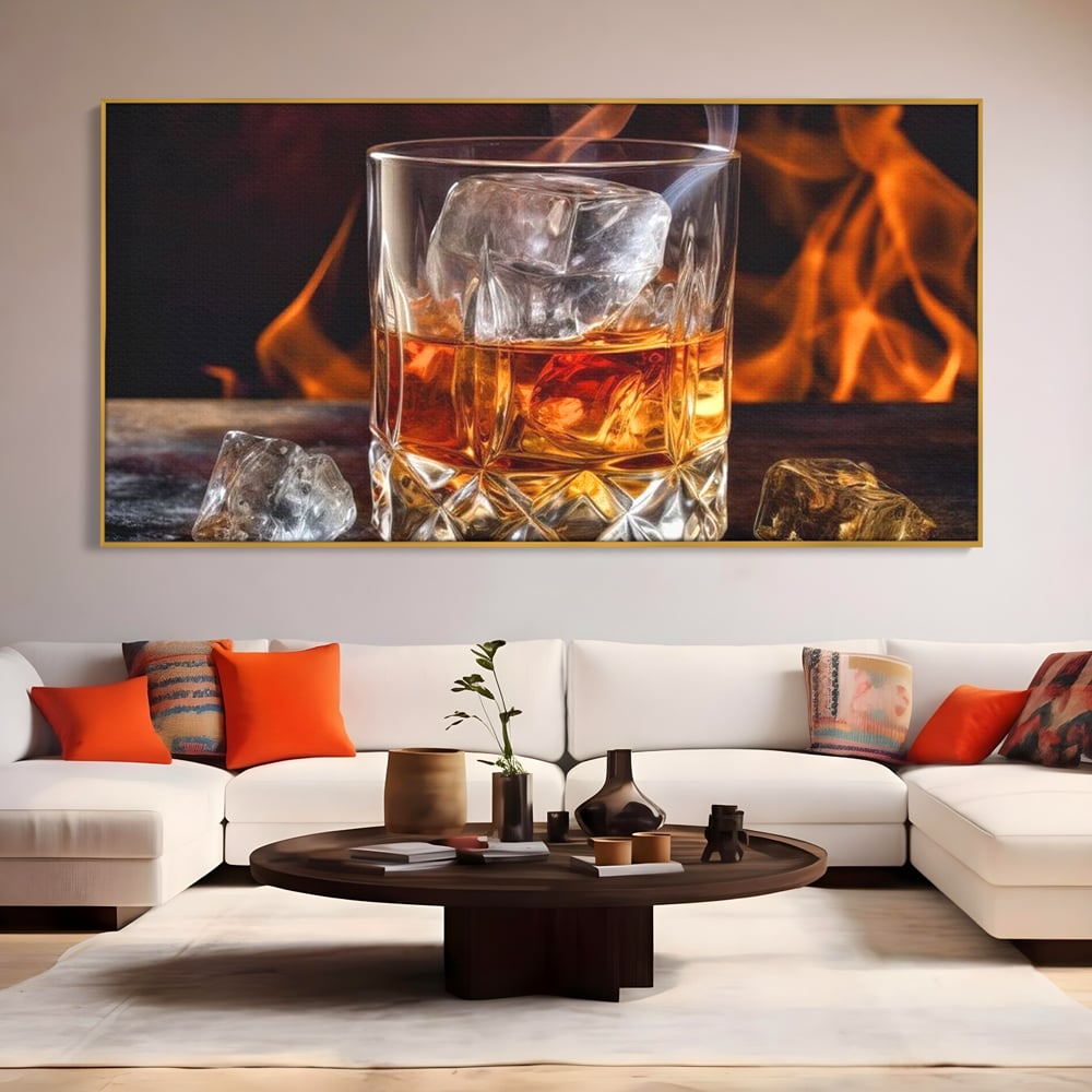 Tablou canvas cu tablou canvas cu pahar de whisky si foc, in rama de aluminiu auriu, pe perete intr-un living